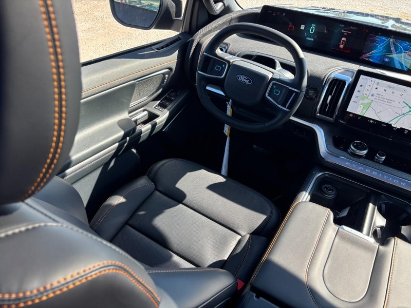 Ford Expedition Vehicle Image 15