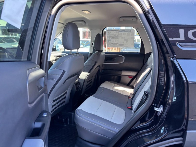 Ford Bronco Sport Vehicle Full-screen Gallery Image 12