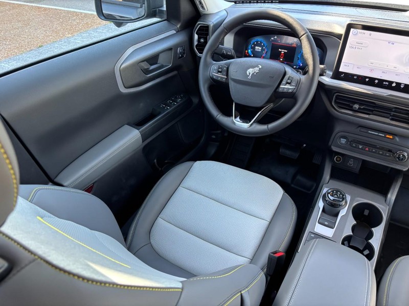 Ford Bronco Sport Vehicle Full-screen Gallery Image 13