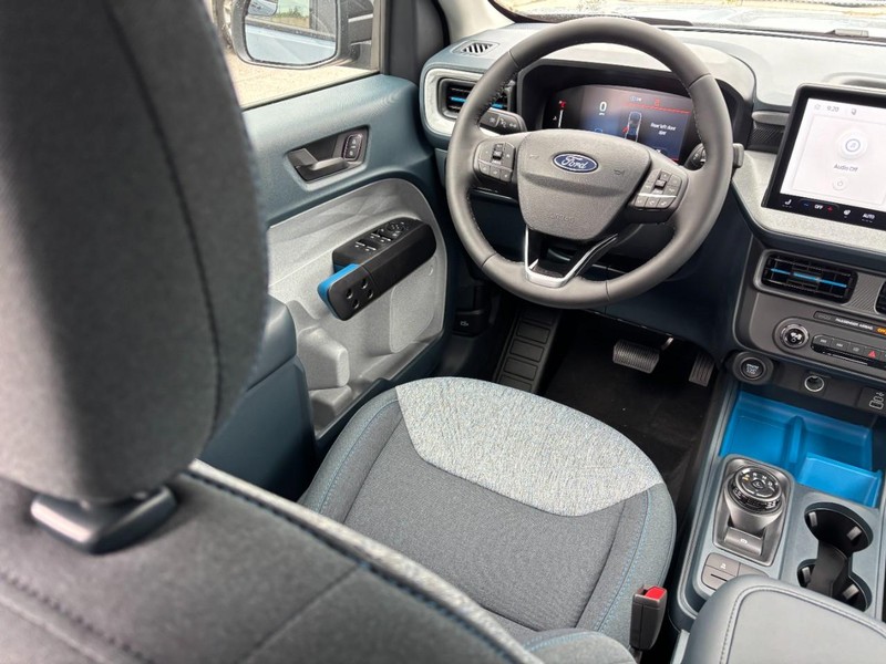 Ford Maverick Vehicle Full-screen Gallery Image 14