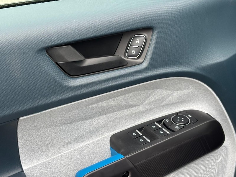 Ford Maverick Vehicle Full-screen Gallery Image 18