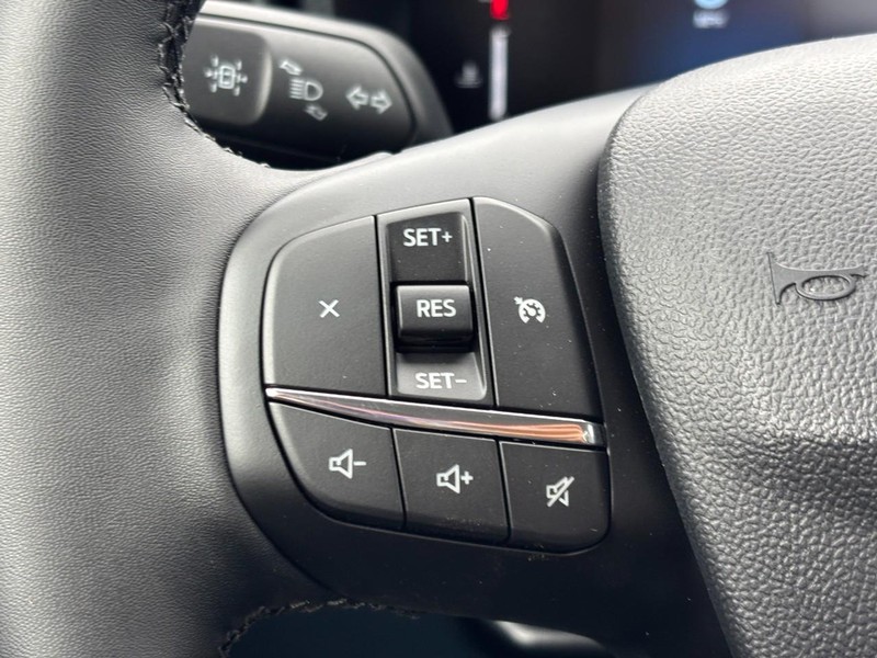 Ford Maverick Vehicle Full-screen Gallery Image 19