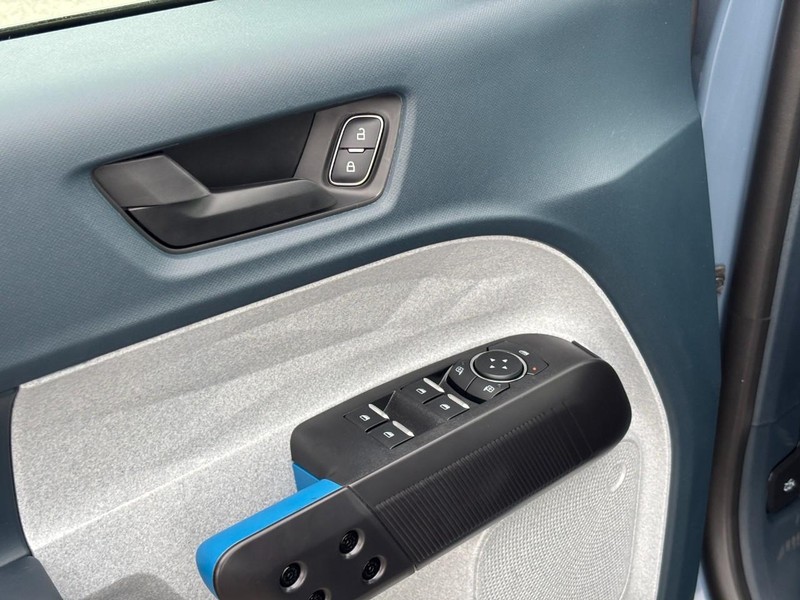 Ford Maverick Vehicle Full-screen Gallery Image 18