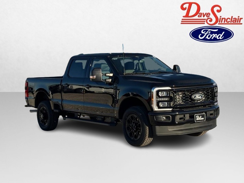 Ford Super Duty F-250 SRW Vehicle Full-screen Gallery Image 04