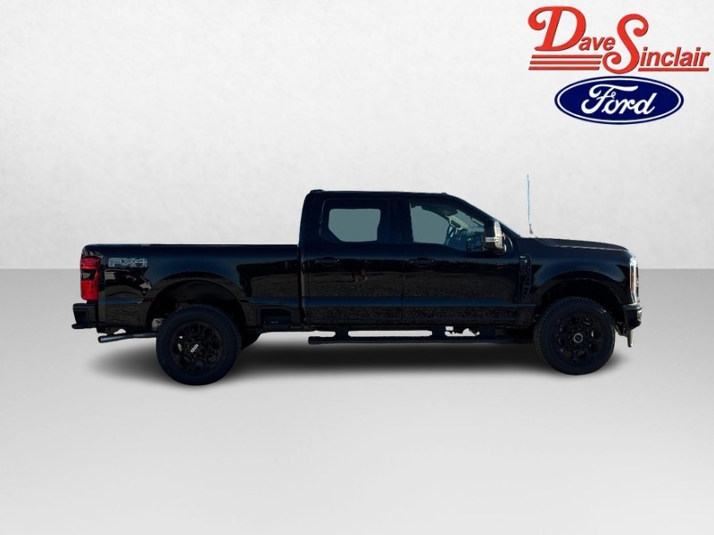 Ford Super Duty F-250 SRW Vehicle Full-screen Gallery Image 05