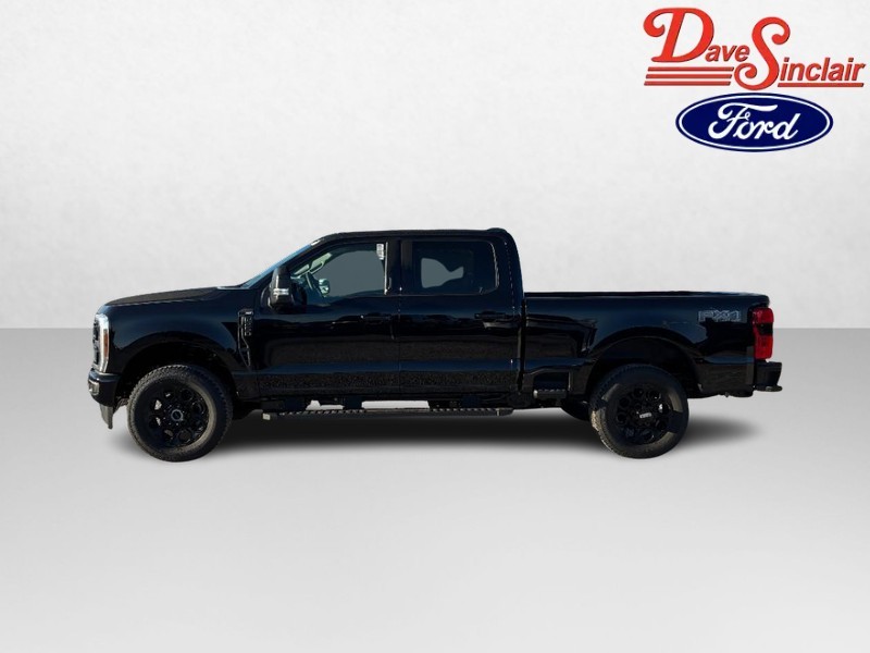 Ford Super Duty F-250 SRW Vehicle Full-screen Gallery Image 10