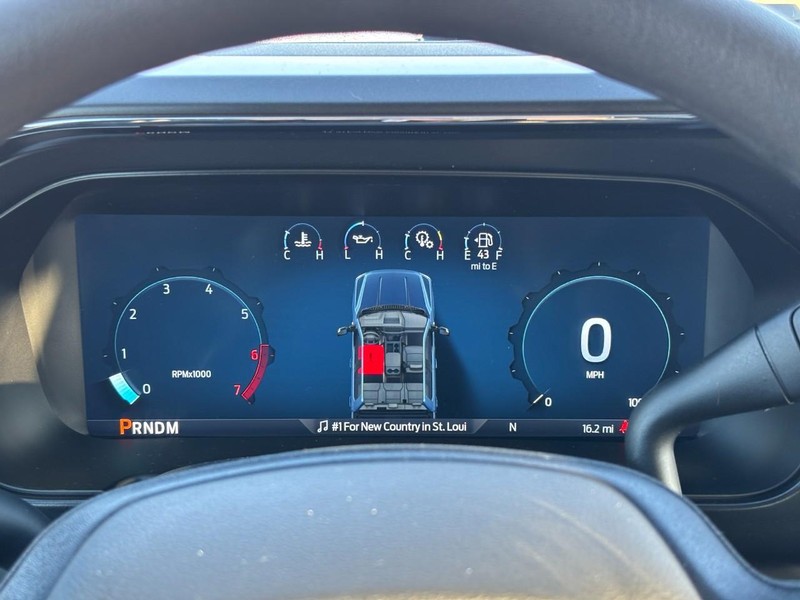 Ford Super Duty F-250 SRW Vehicle Full-screen Gallery Image 21