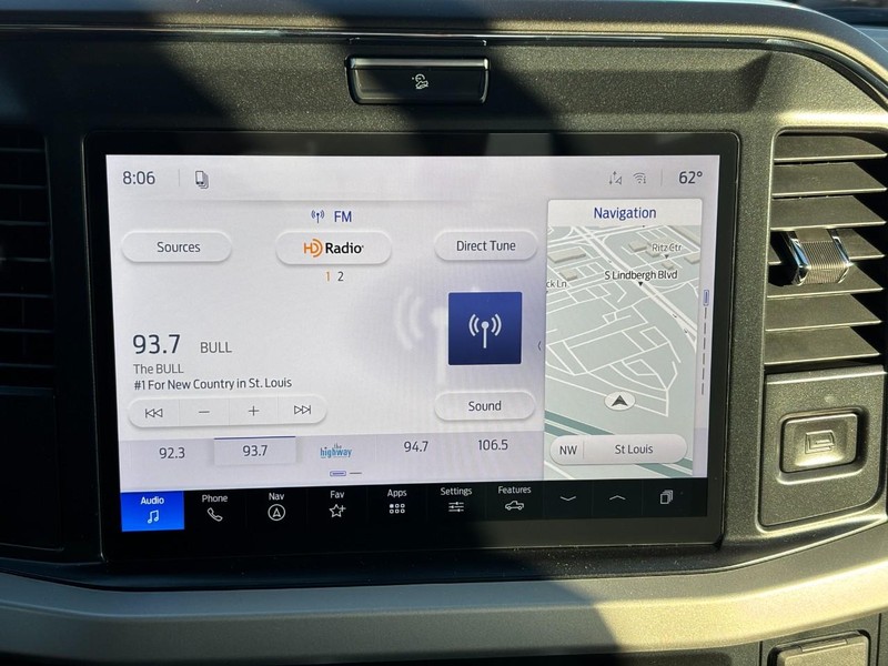 Ford Super Duty F-250 SRW Vehicle Full-screen Gallery Image 22
