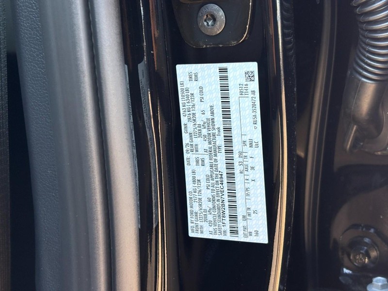 Ford Super Duty F-250 SRW Vehicle Full-screen Gallery Image 26