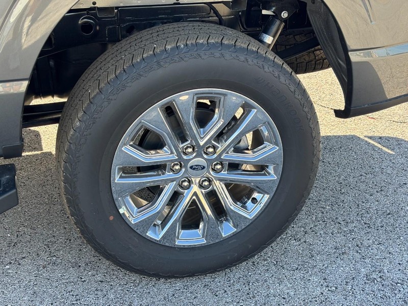 Ford F-150 Vehicle Full-screen Gallery Image 12