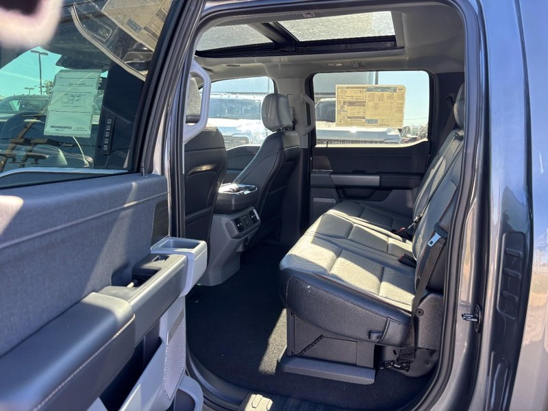 Ford F-150 Vehicle Full-screen Gallery Image 13