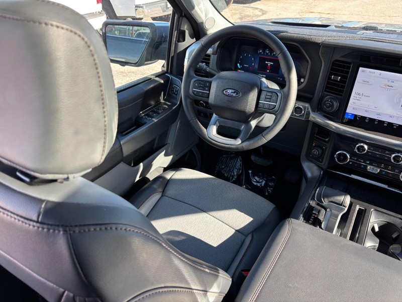 Ford F-150 Vehicle Full-screen Gallery Image 14