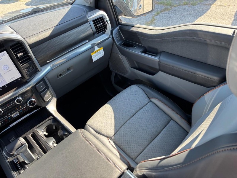Ford F-150 Vehicle Full-screen Gallery Image 16