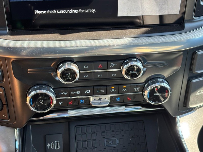 Ford F-150 Vehicle Full-screen Gallery Image 25