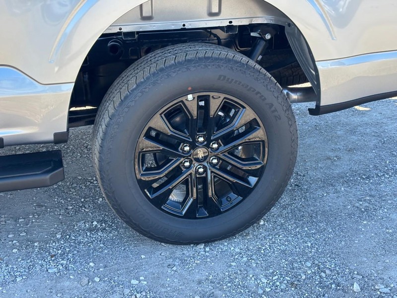 Ford F-150 Vehicle Full-screen Gallery Image 12