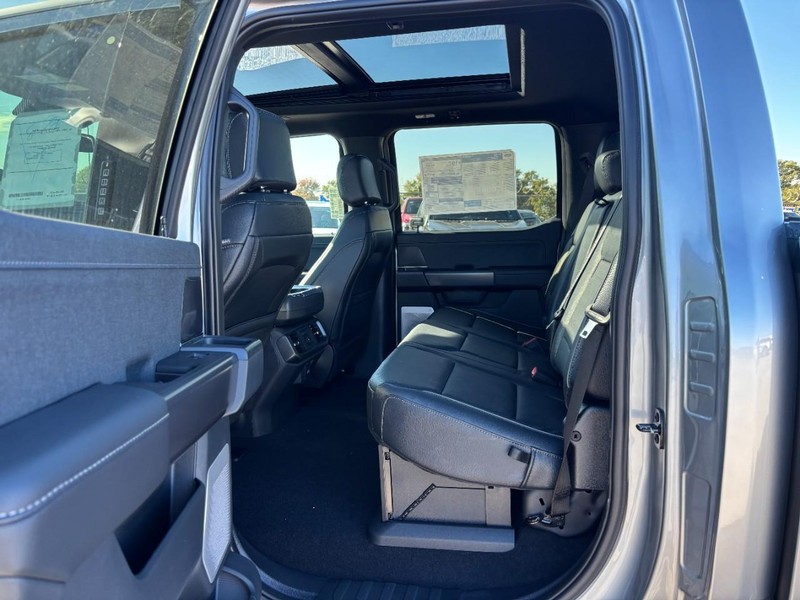 Ford F-150 Vehicle Full-screen Gallery Image 13