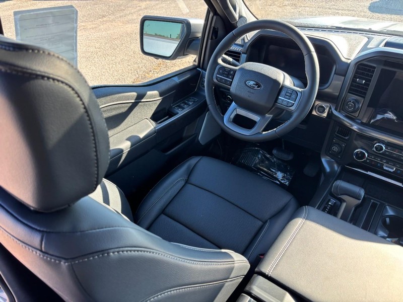 Ford F-150 Vehicle Full-screen Gallery Image 14