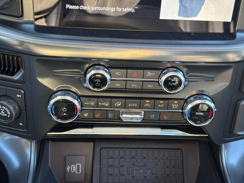 Ford F-150 Vehicle Full-screen Gallery Image 24