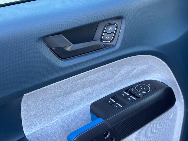 Ford Maverick Vehicle Full-screen Gallery Image 18