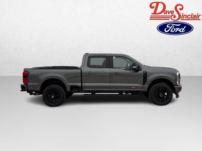 Ford Super Duty F-250 SRW Vehicle Full-screen Gallery Image 05