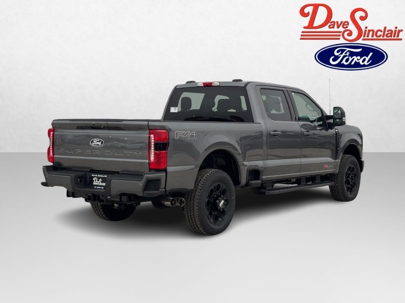 Ford Super Duty F-250 SRW Vehicle Full-screen Gallery Image 07