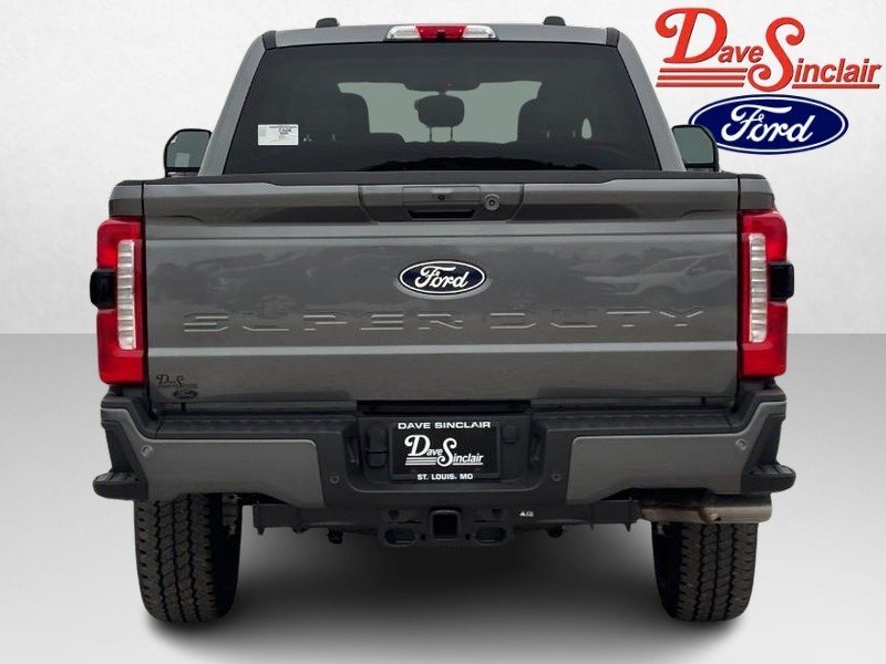 Ford Super Duty F-250 SRW Vehicle Full-screen Gallery Image 08