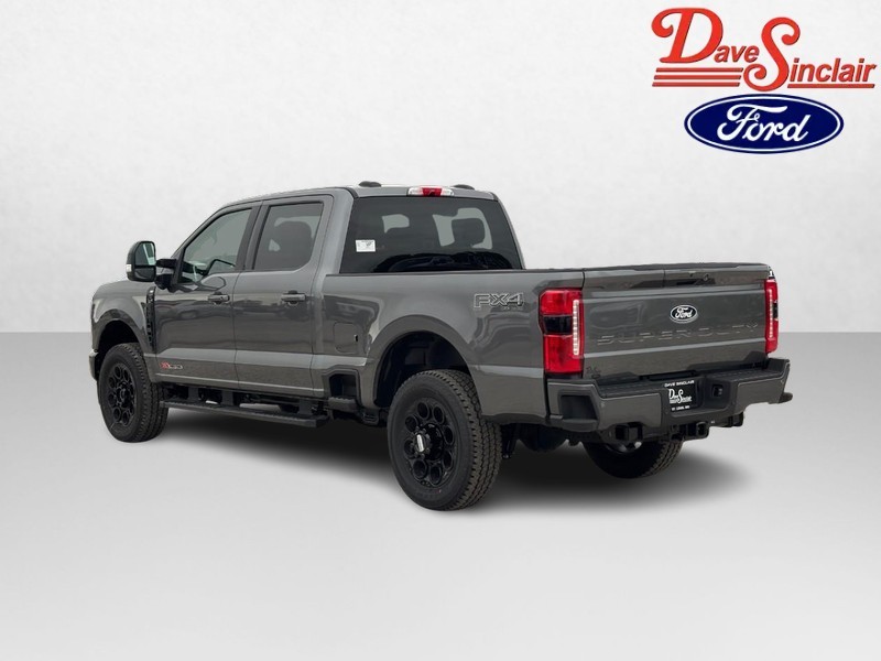Ford Super Duty F-250 SRW Vehicle Full-screen Gallery Image 09