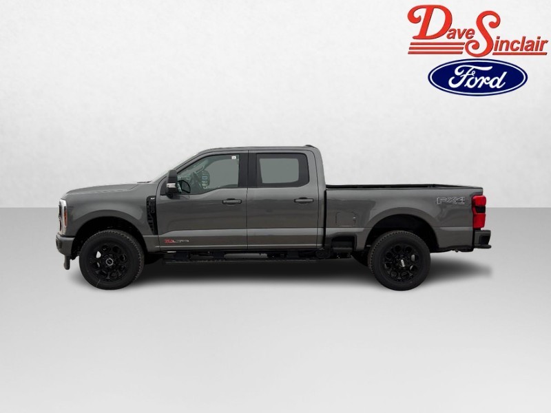 Ford Super Duty F-250 SRW Vehicle Full-screen Gallery Image 10