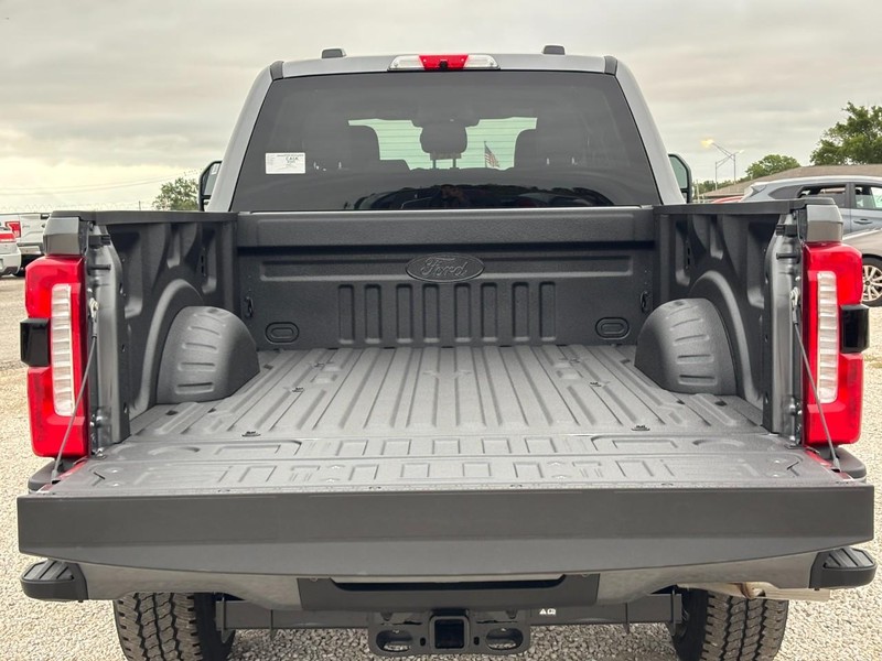 Ford Super Duty F-250 SRW Vehicle Full-screen Gallery Image 11