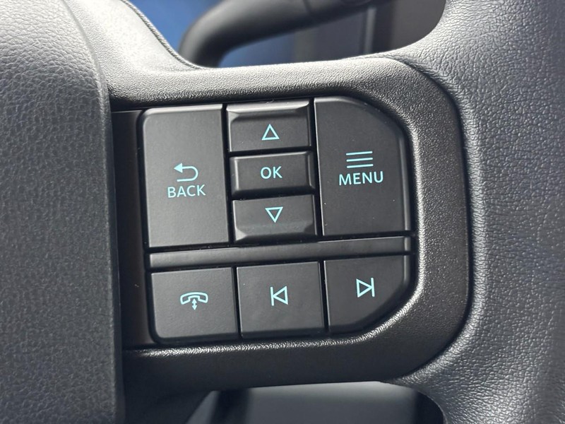Ford Super Duty F-250 SRW Vehicle Full-screen Gallery Image 20