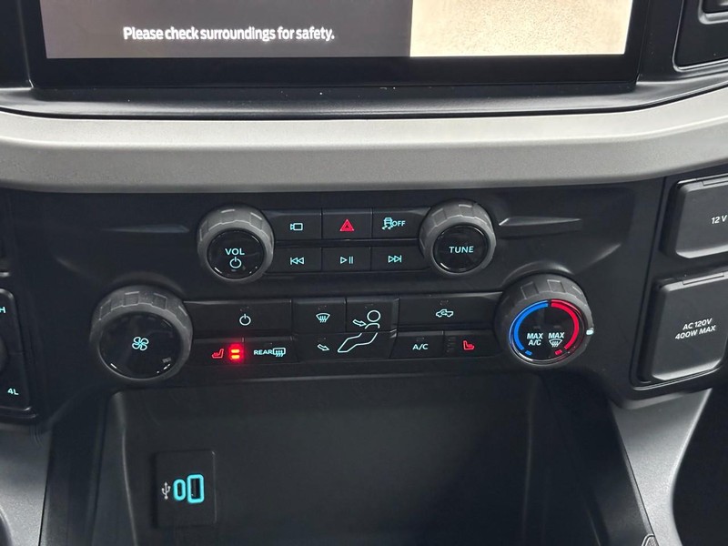 Ford Super Duty F-250 SRW Vehicle Full-screen Gallery Image 25