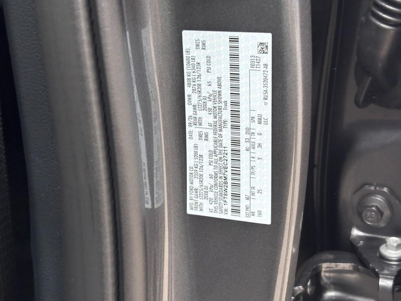 Ford Super Duty F-250 SRW Vehicle Full-screen Gallery Image 26
