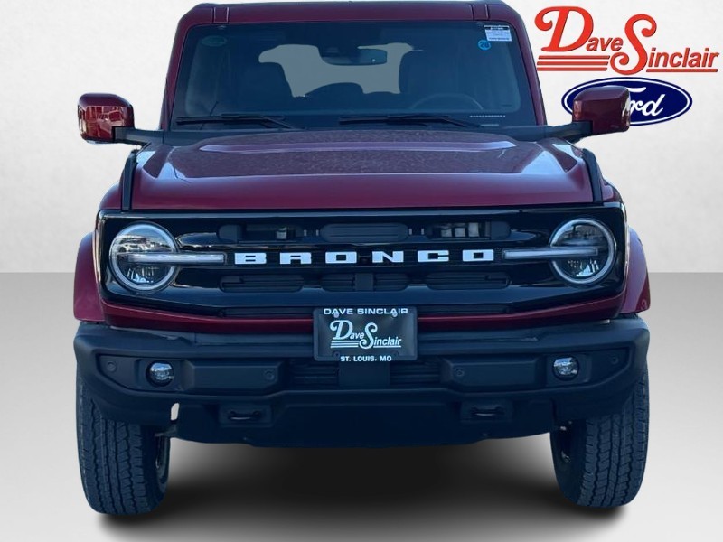 Ford Bronco Vehicle Full-screen Gallery Image 02
