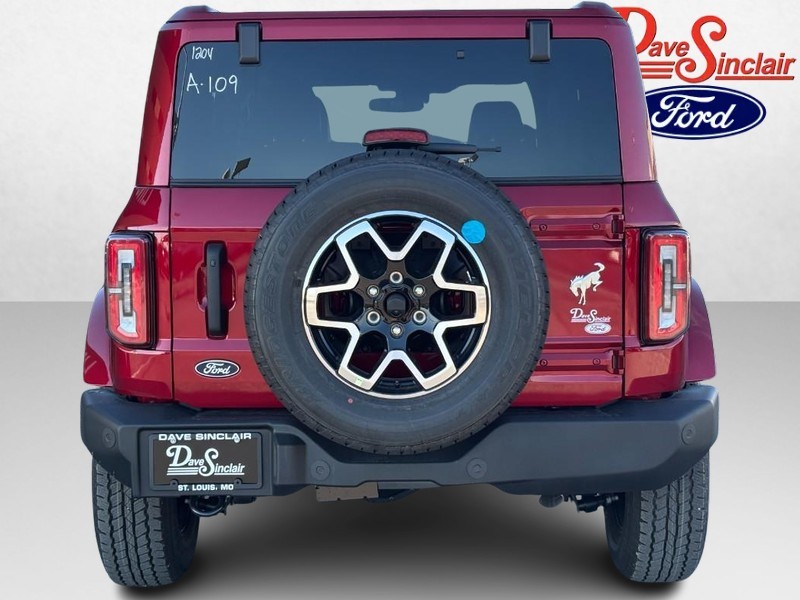 Ford Bronco Vehicle Full-screen Gallery Image 08