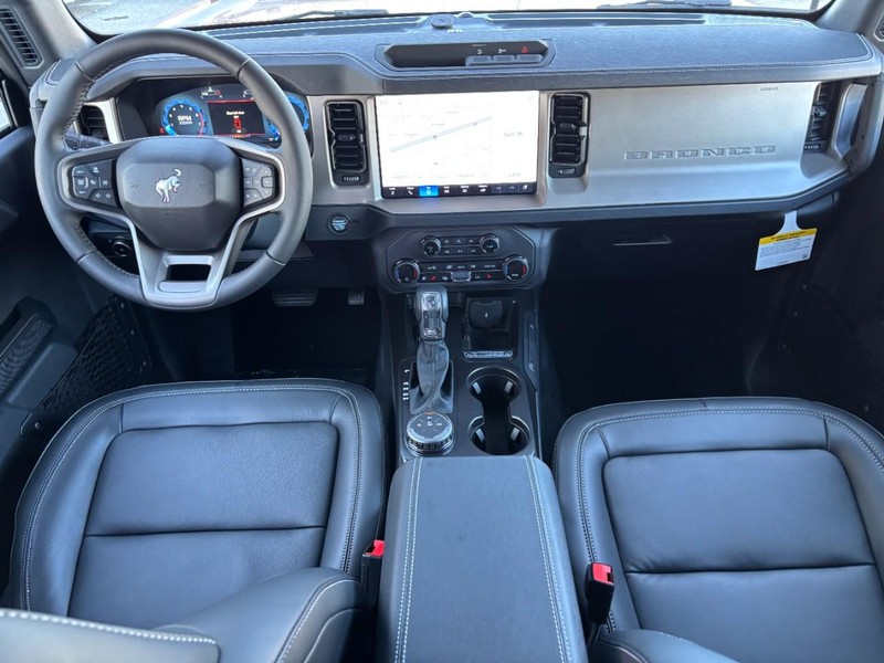 Ford Bronco Vehicle Full-screen Gallery Image 15
