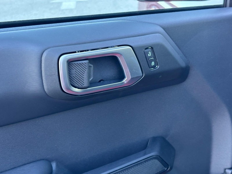 Ford Bronco Vehicle Full-screen Gallery Image 18