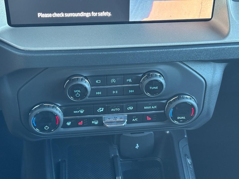 Ford Bronco Vehicle Full-screen Gallery Image 24