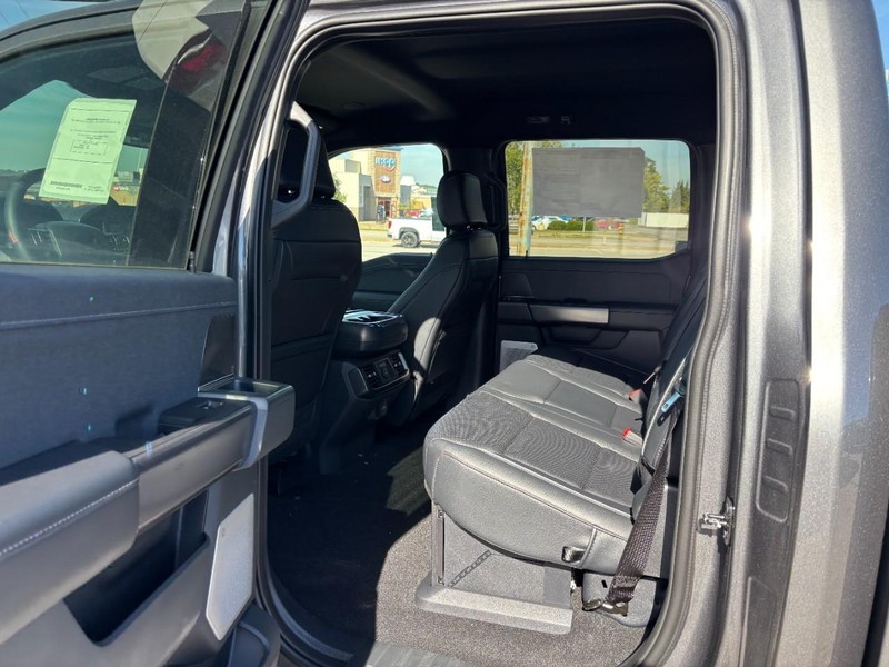 Ford F-150 Vehicle Full-screen Gallery Image 13