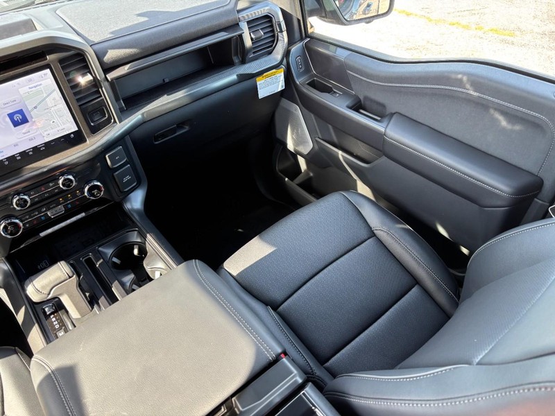 Ford F-150 Vehicle Full-screen Gallery Image 16