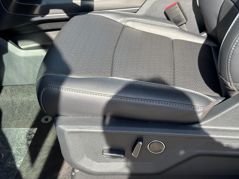 Ford F-150 Vehicle Full-screen Gallery Image 17