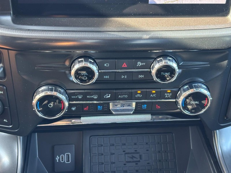 Ford F-150 Vehicle Full-screen Gallery Image 25