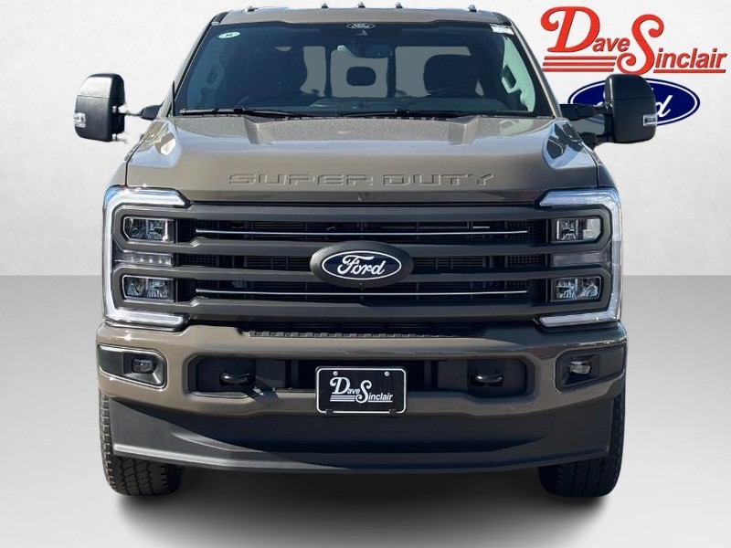 Ford Super Duty F-250 SRW Vehicle Full-screen Gallery Image 02