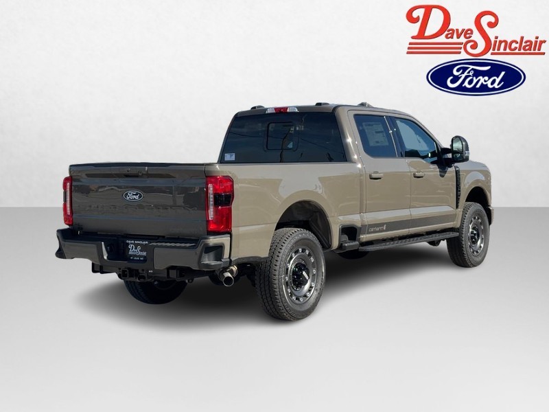 Ford Super Duty F-250 SRW Vehicle Full-screen Gallery Image 07