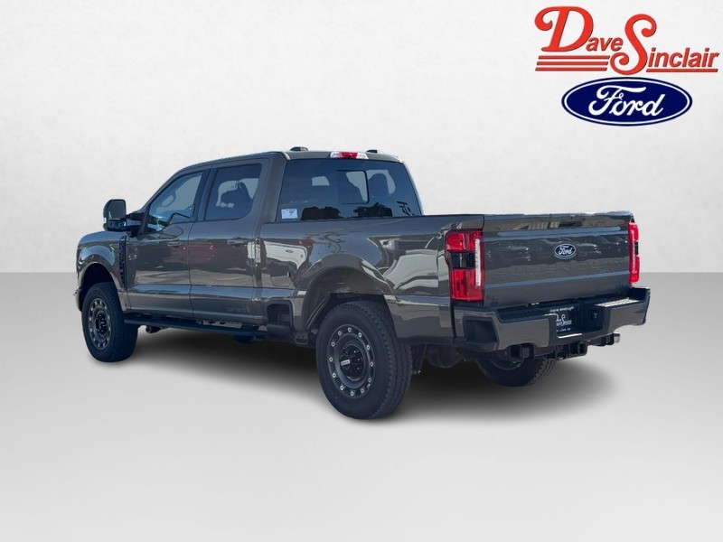 Ford Super Duty F-250 SRW Vehicle Full-screen Gallery Image 09
