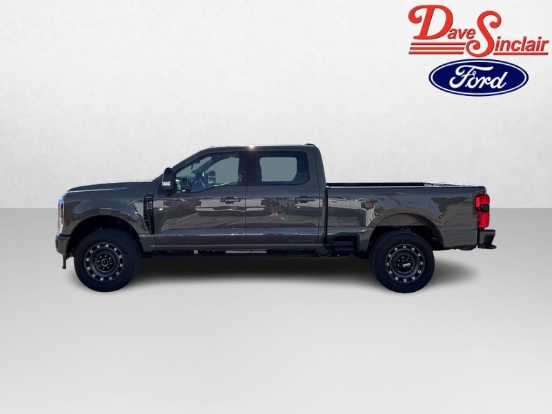 Ford Super Duty F-250 SRW Vehicle Full-screen Gallery Image 10