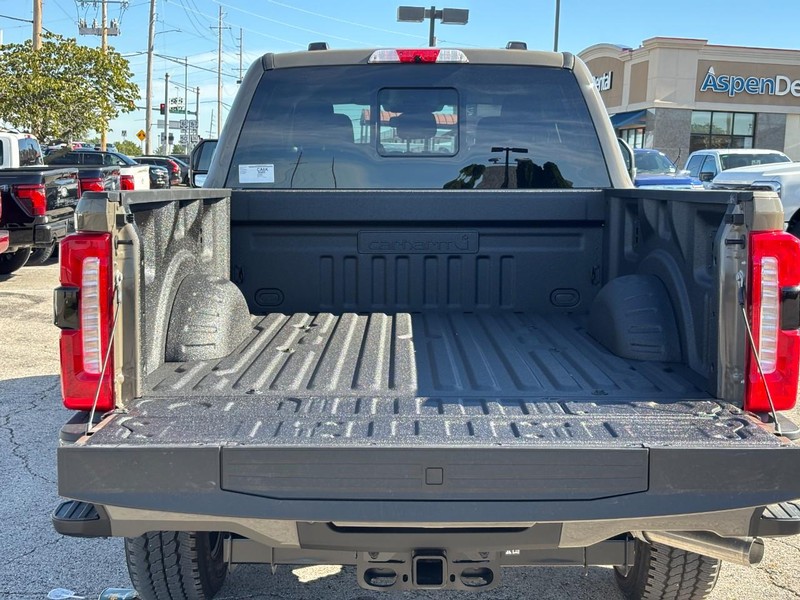 Ford Super Duty F-250 SRW Vehicle Full-screen Gallery Image 11