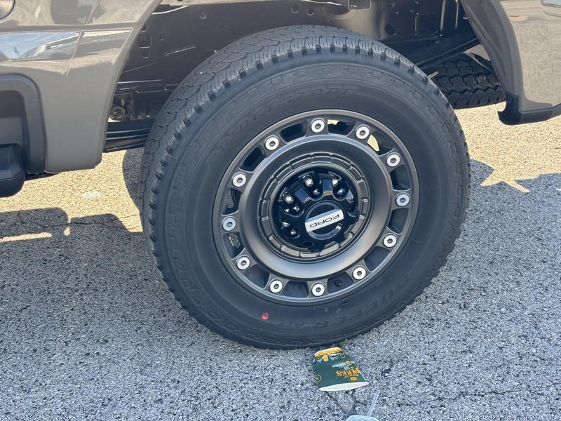 Ford Super Duty F-250 SRW Vehicle Full-screen Gallery Image 12
