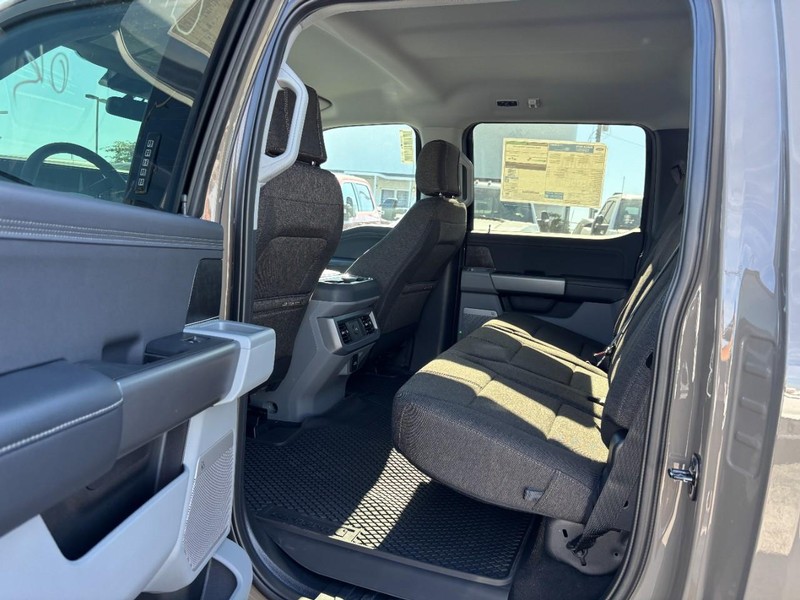 Ford Super Duty F-250 SRW Vehicle Full-screen Gallery Image 13