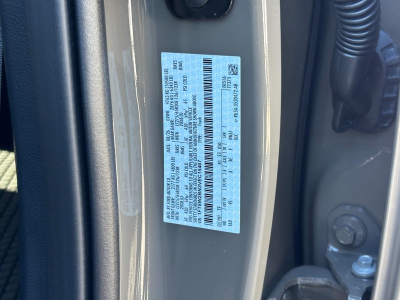 Ford Super Duty F-250 SRW Vehicle Full-screen Gallery Image 26