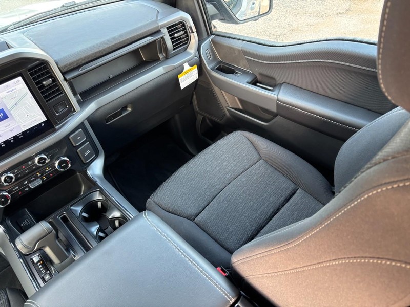 Ford F-150 Vehicle Full-screen Gallery Image 16